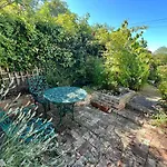 Charming 2 Bedroom Cottage With Parking