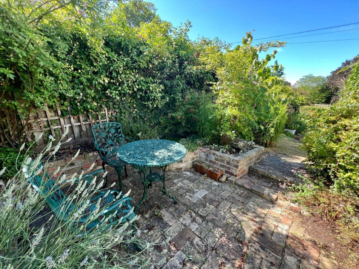 Holiday home Charming 2 Bedroom With Parking