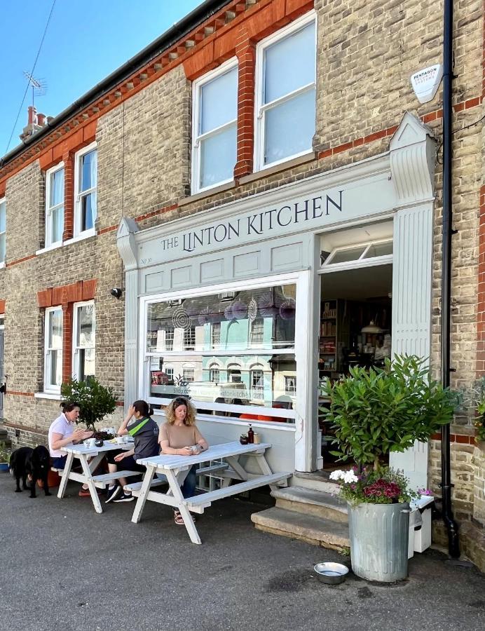 Charming 2 Bedroom With Parking Holiday home *